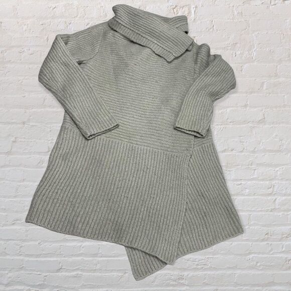 Saks Fifth Avenue wrap size Small Gray - Picture 3 of 13
